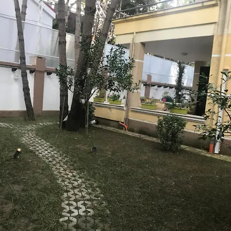 Ada Tourist Village House Ferienpark Golem (Tirana)